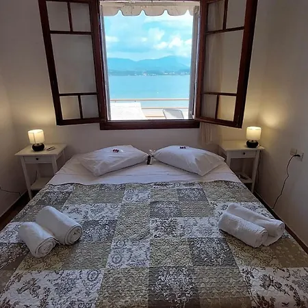 Alekos Houses-waters Edge アパート *